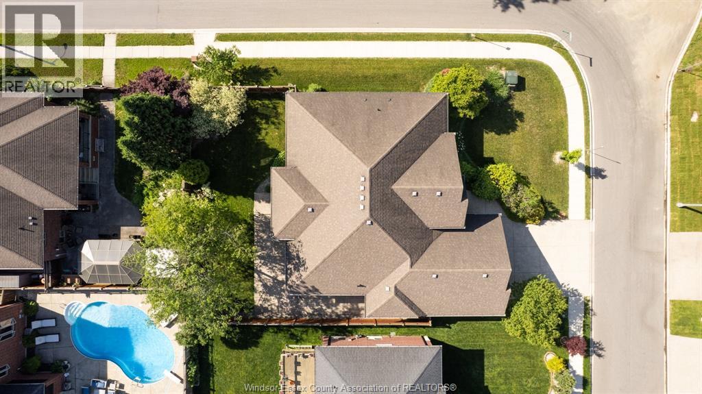 2203 Roxborough, Windsor, ON