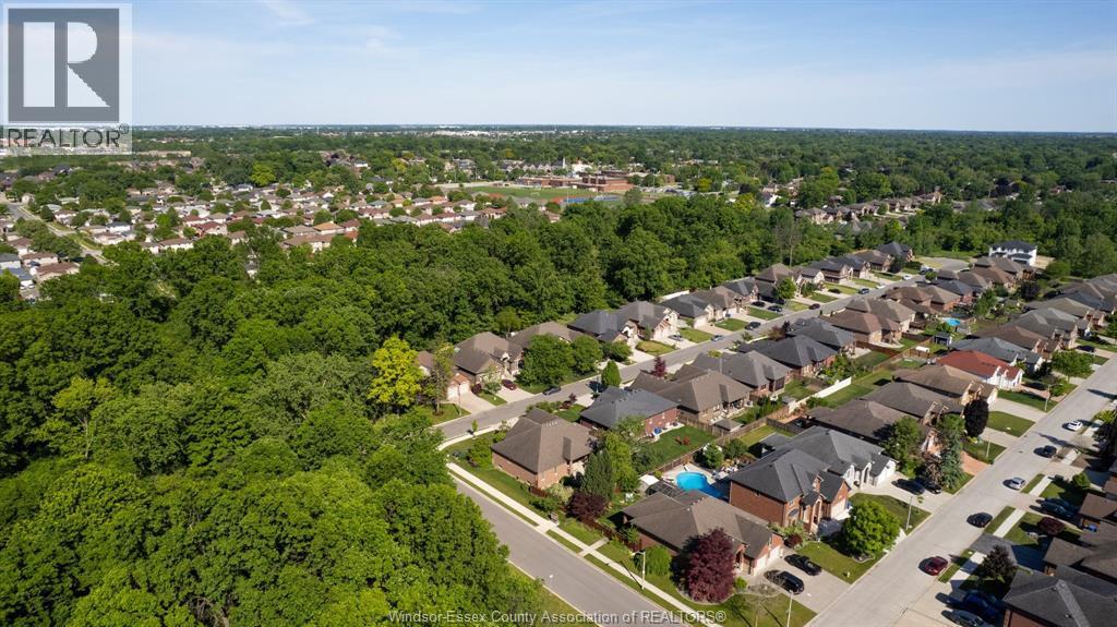 2203 Roxborough, Windsor, ON