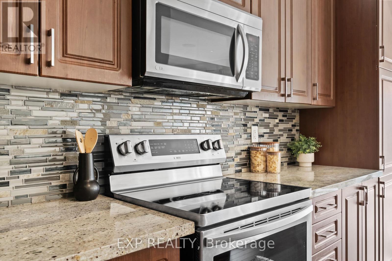 12 Mantz Crescent, Whitby, ON