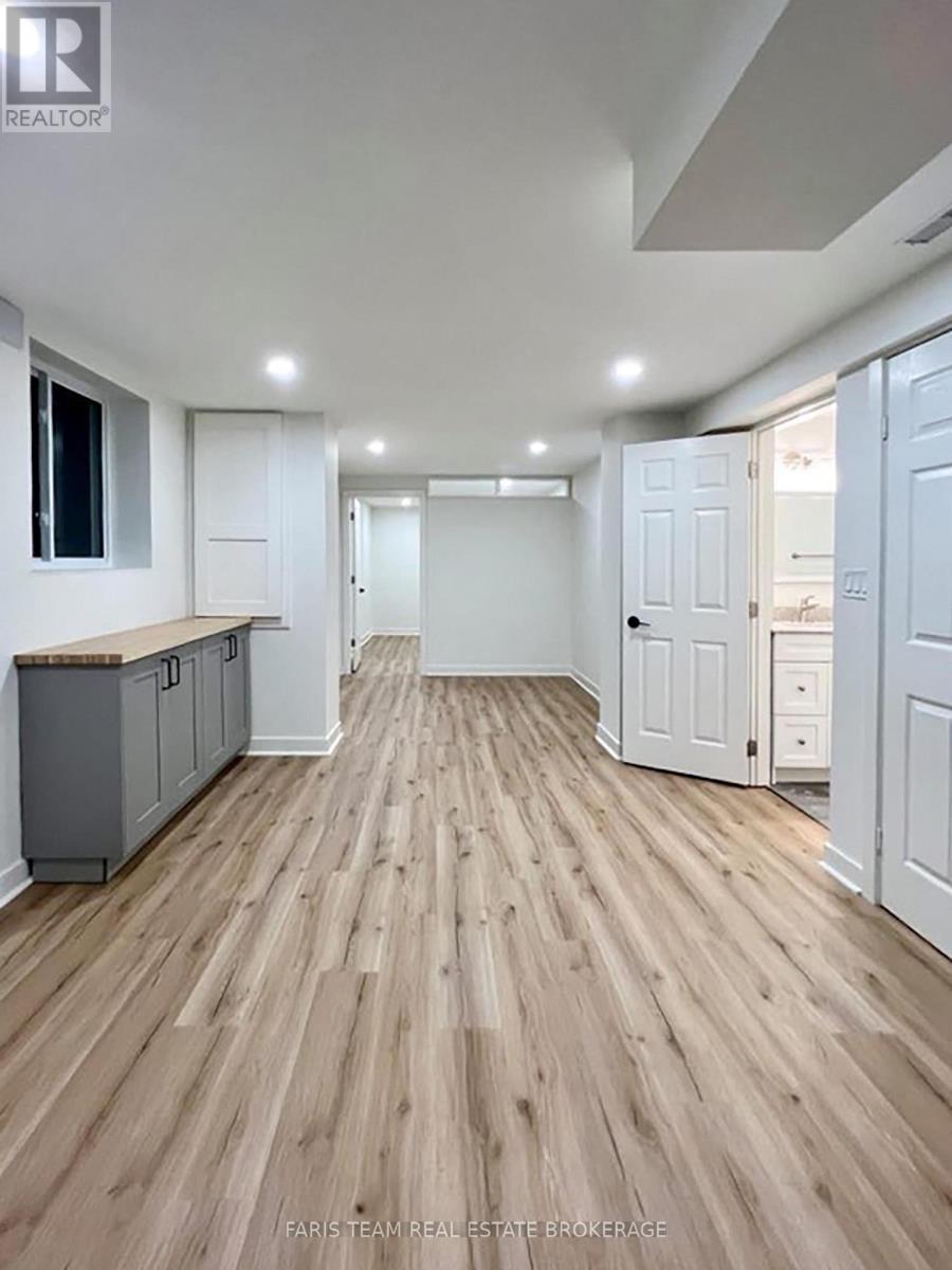 21 Maplehurst Crescent, Barrie, ON