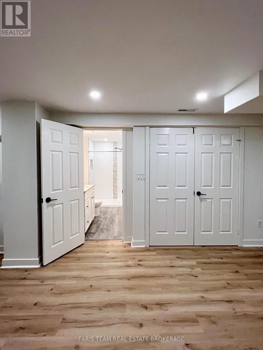 21 Maplehurst Crescent, Barrie, ON