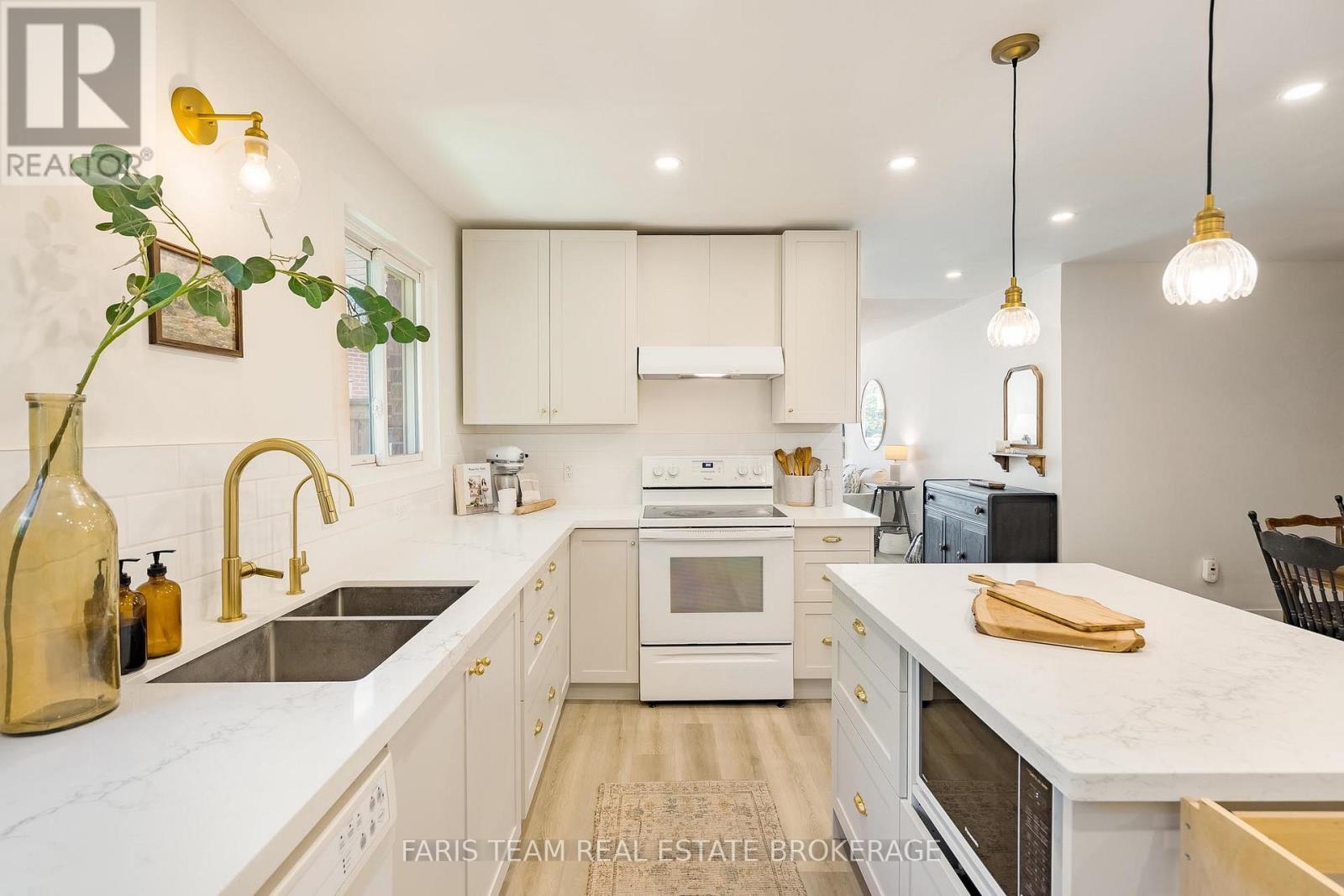 21 Maplehurst Crescent, Barrie, ON