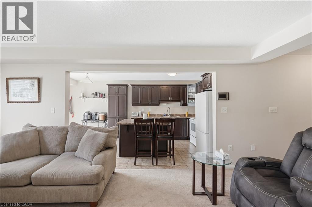 240 Emick Drive, Hamilton, ON - Indoor Photo Showing Living Room