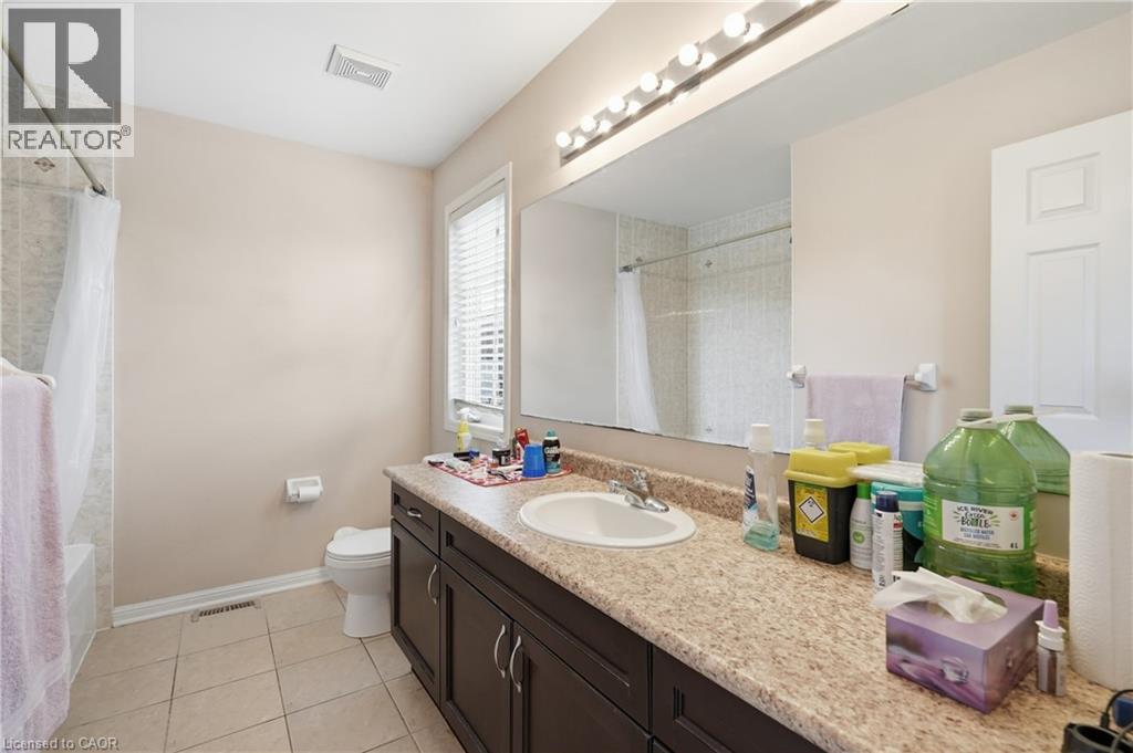 240 Emick Drive, Hamilton, ON - Indoor Photo Showing Bathroom