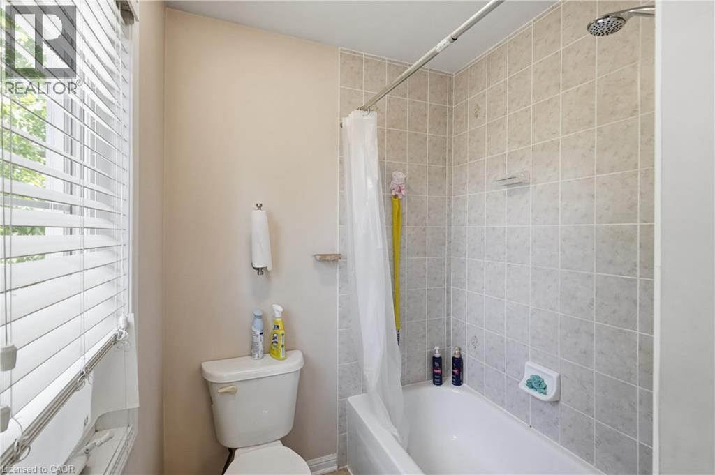 240 Emick Drive, Hamilton, ON - Indoor Photo Showing Bathroom