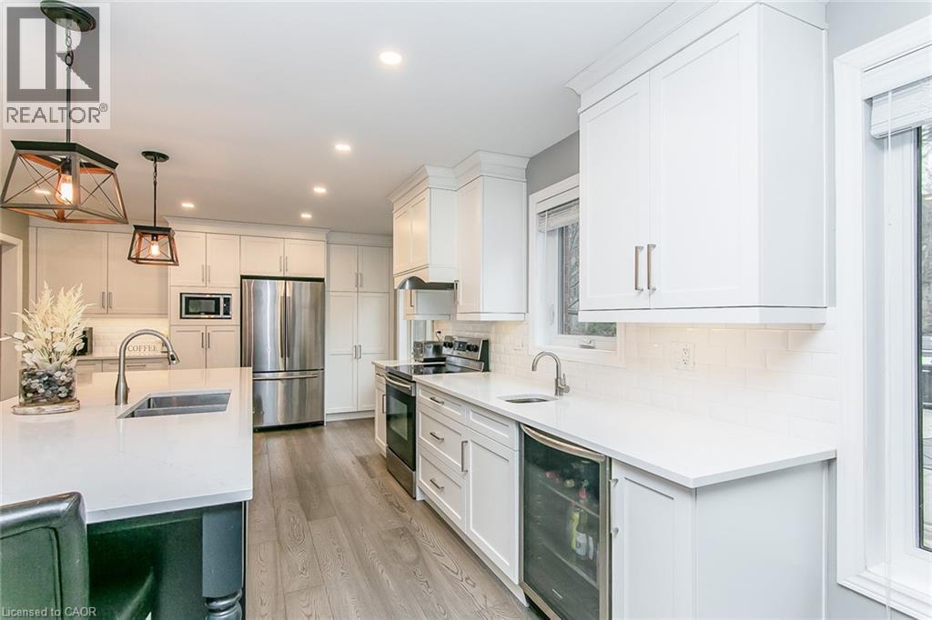 1774 Old Mill Road, Kitchener, ON - Indoor Photo Showing Kitchen With Double Sink With Upgraded Kitchen