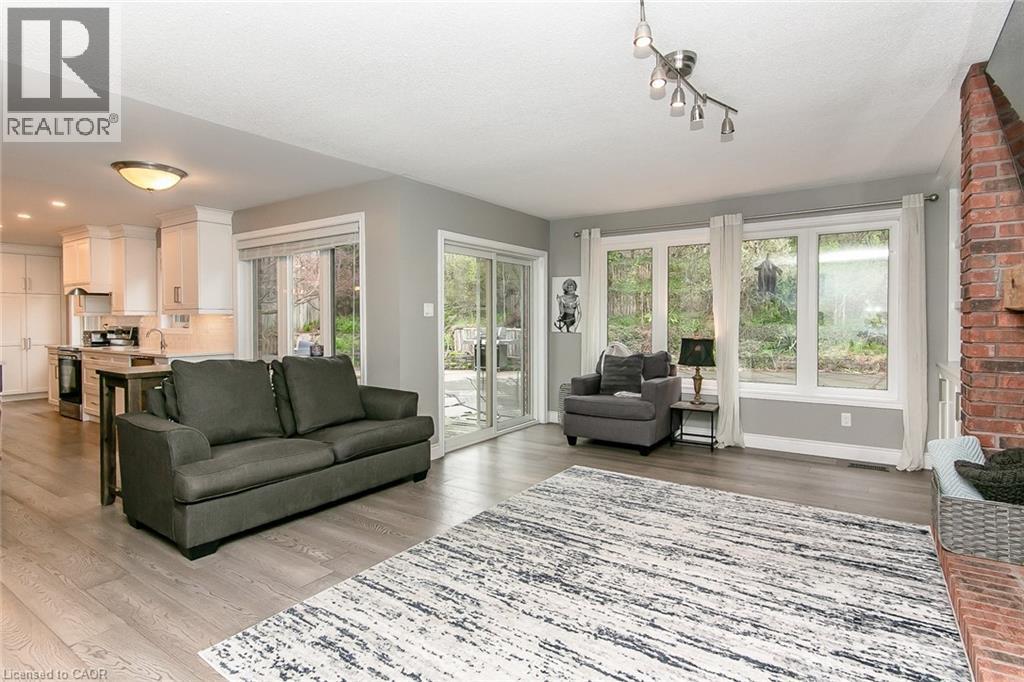 1774 Old Mill Road, Kitchener, ON - Indoor Photo Showing Living Room
