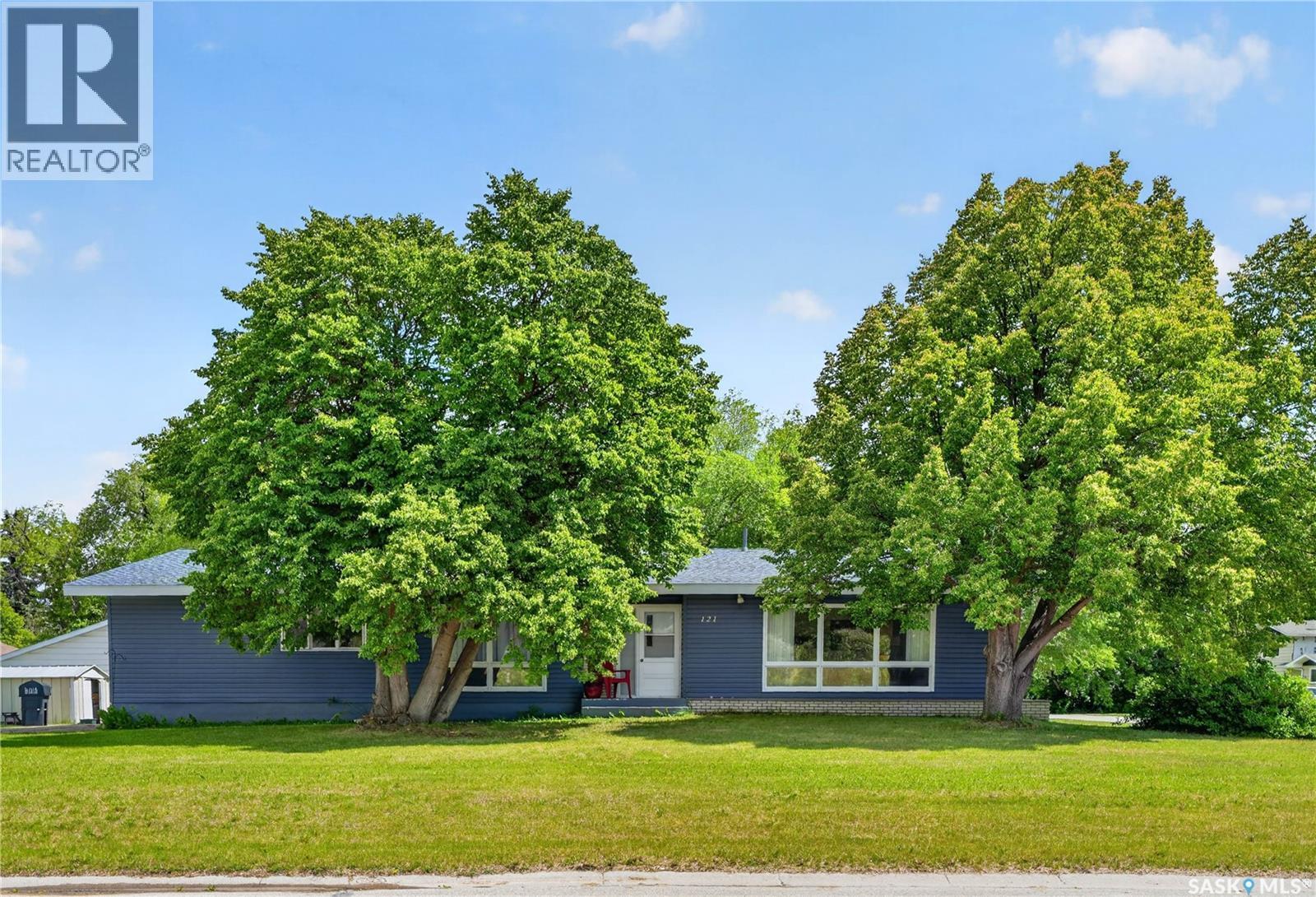 121 4Th Street E, Nipawin, SK
