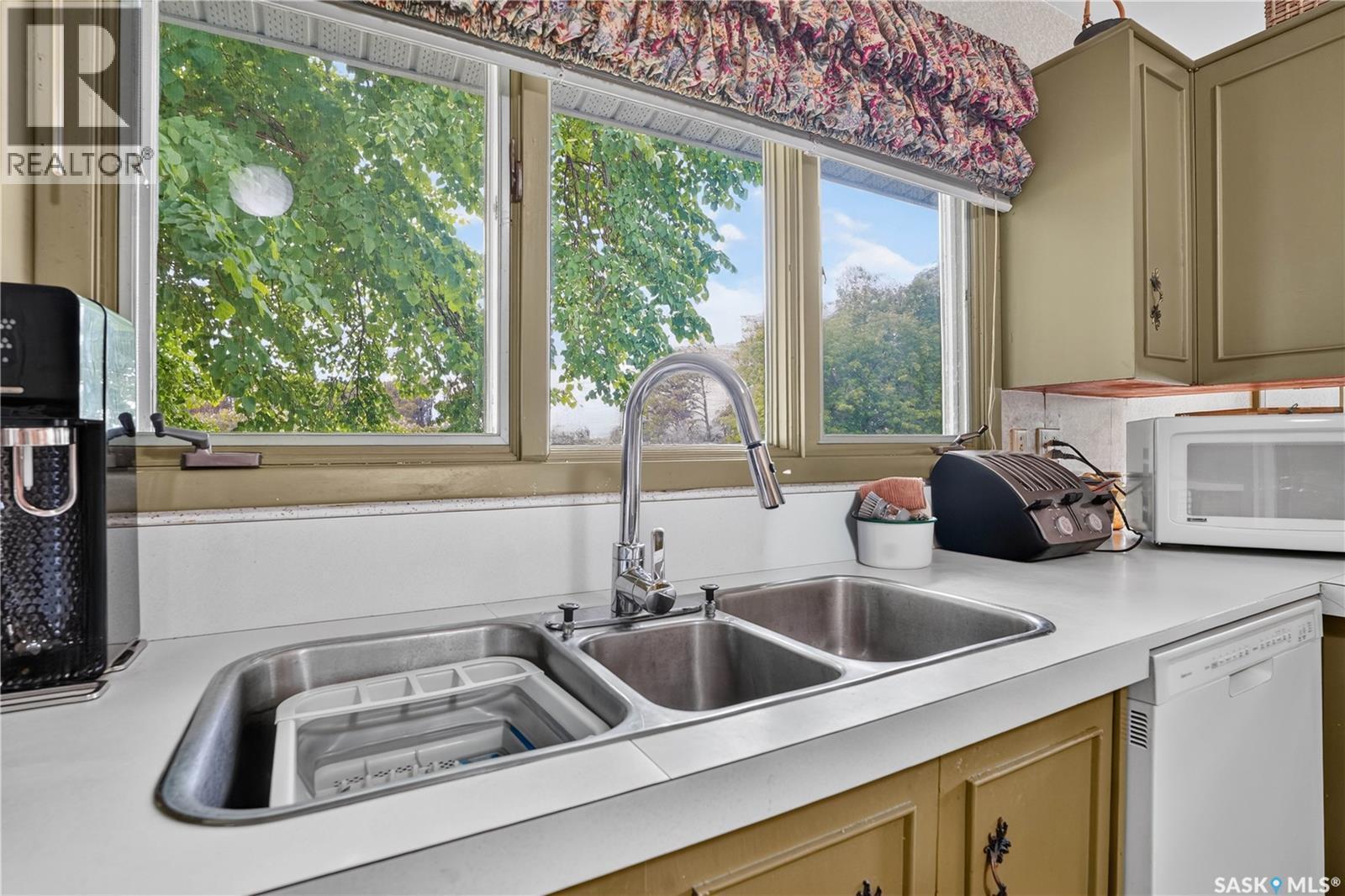 121 4Th Street E, Nipawin, SK