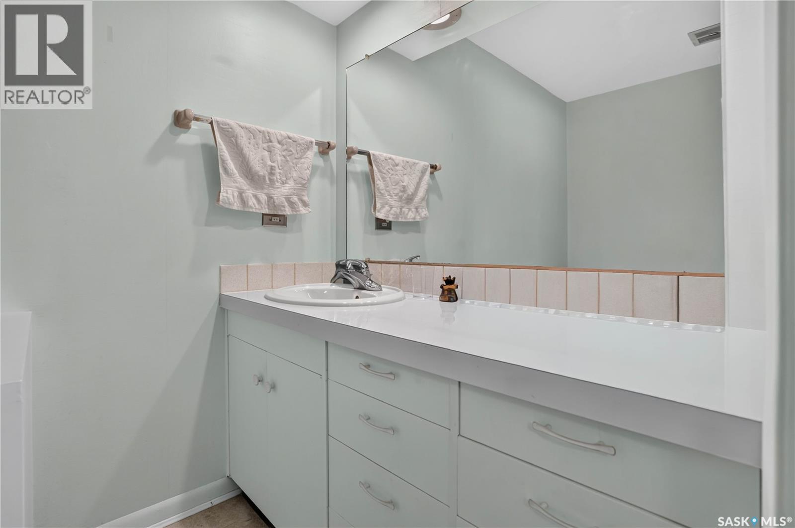 121 4Th Street E, Nipawin, SK