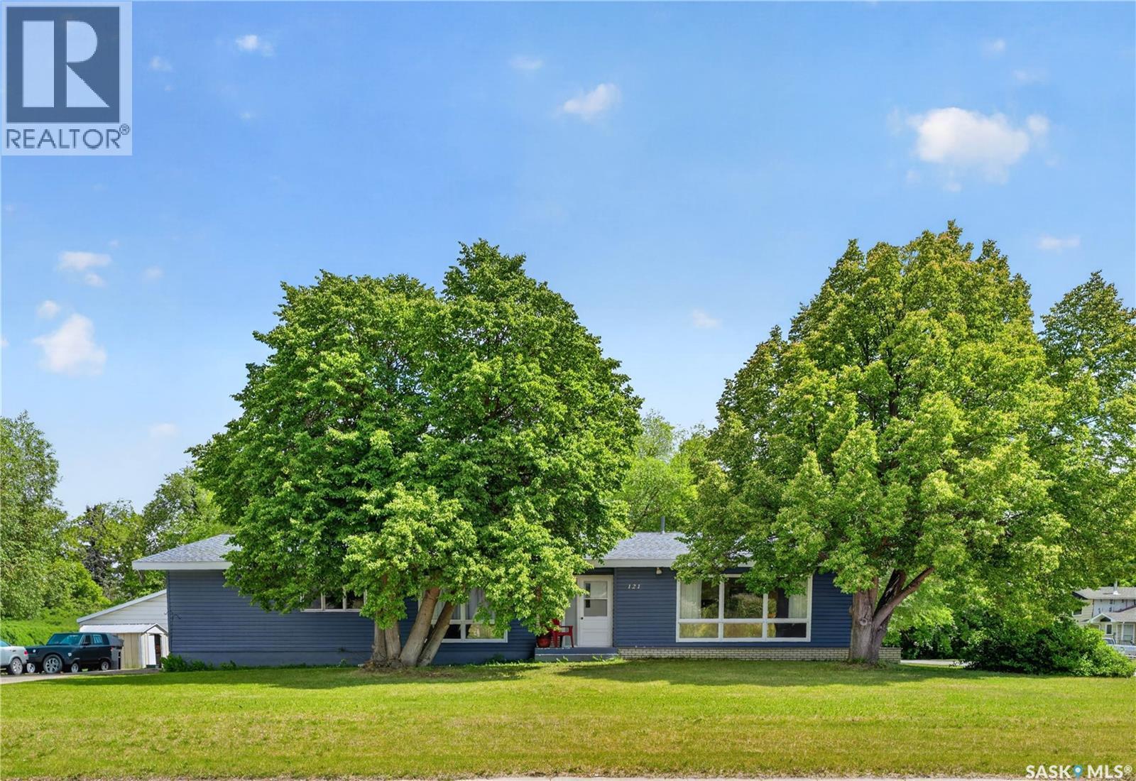 121 4Th Street E, Nipawin, SK