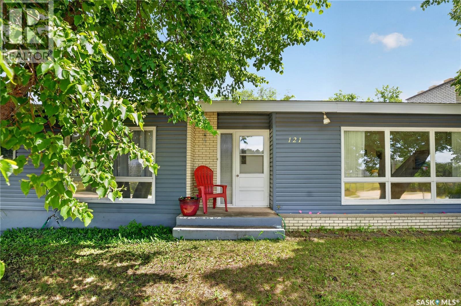 121 4Th Street E, Nipawin, SK