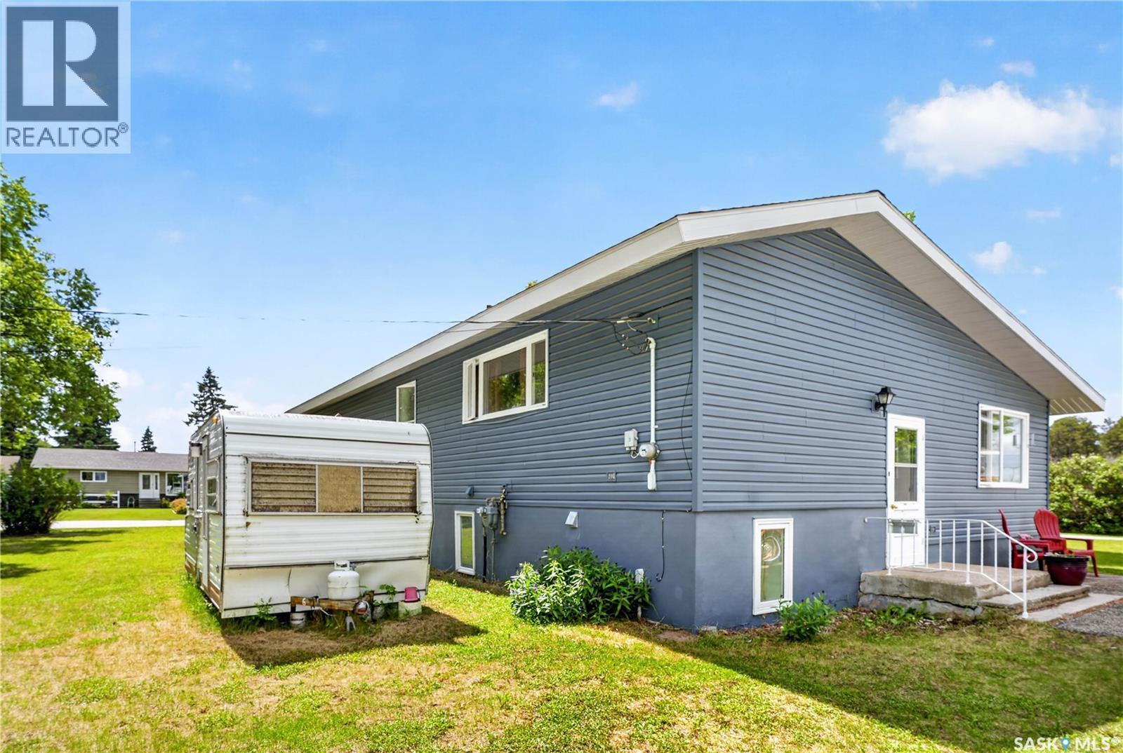 121 4Th Street E, Nipawin, SK