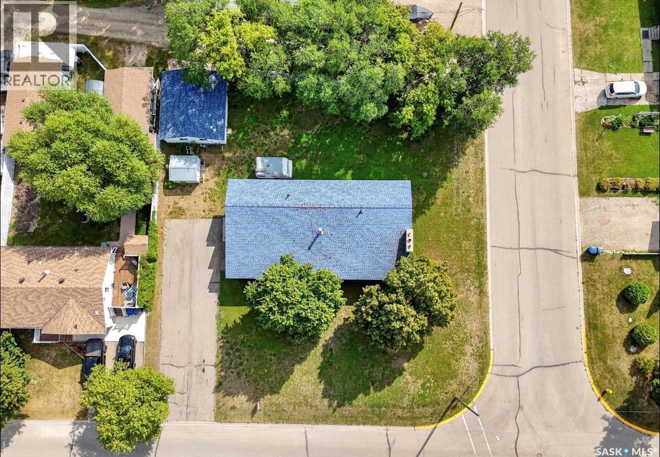 121 4Th Street E, Nipawin, SK - Outdoor