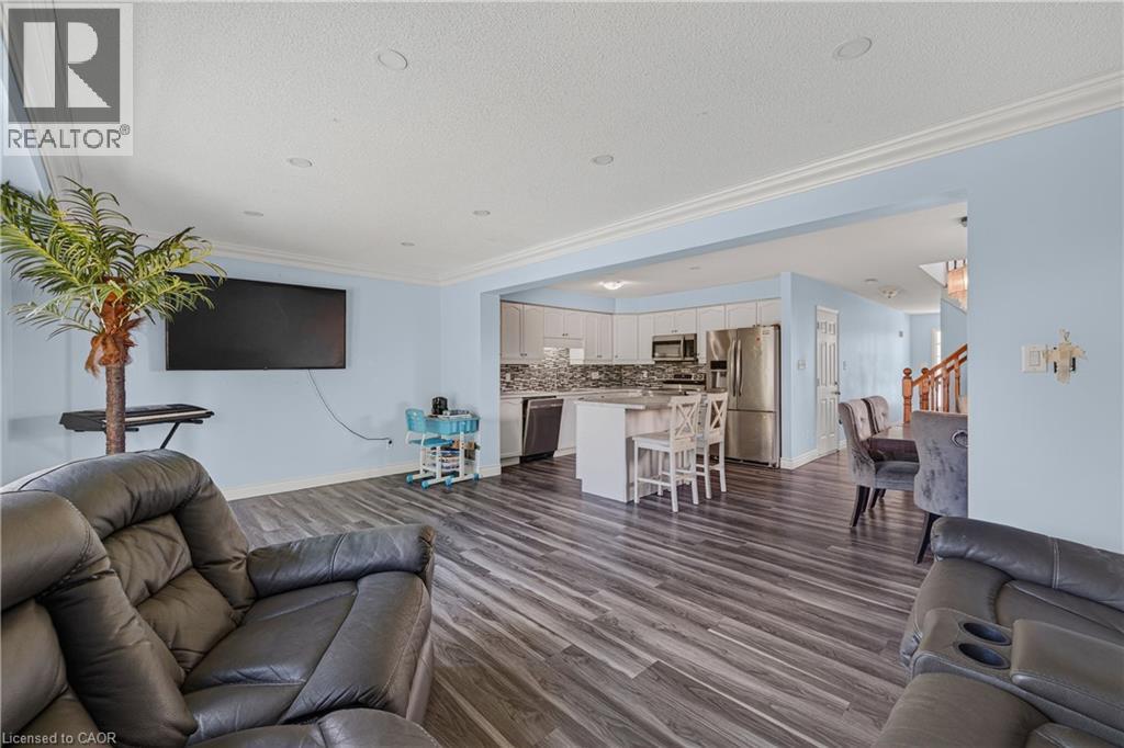 196 Max Becker Drive, Kitchener, ON