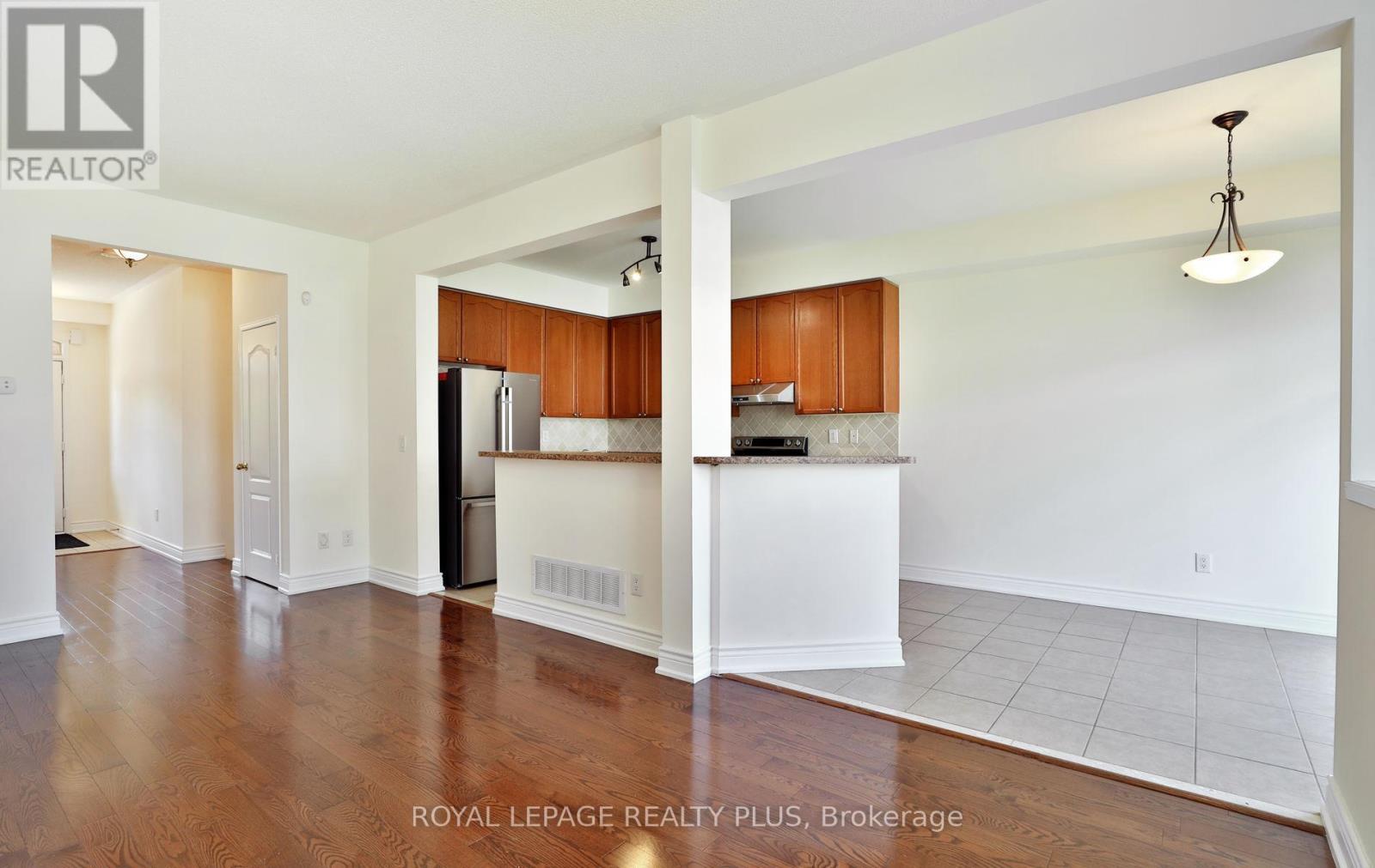 3877 Stardust Drive, Mississauga, ON - Indoor Photo Showing Kitchen