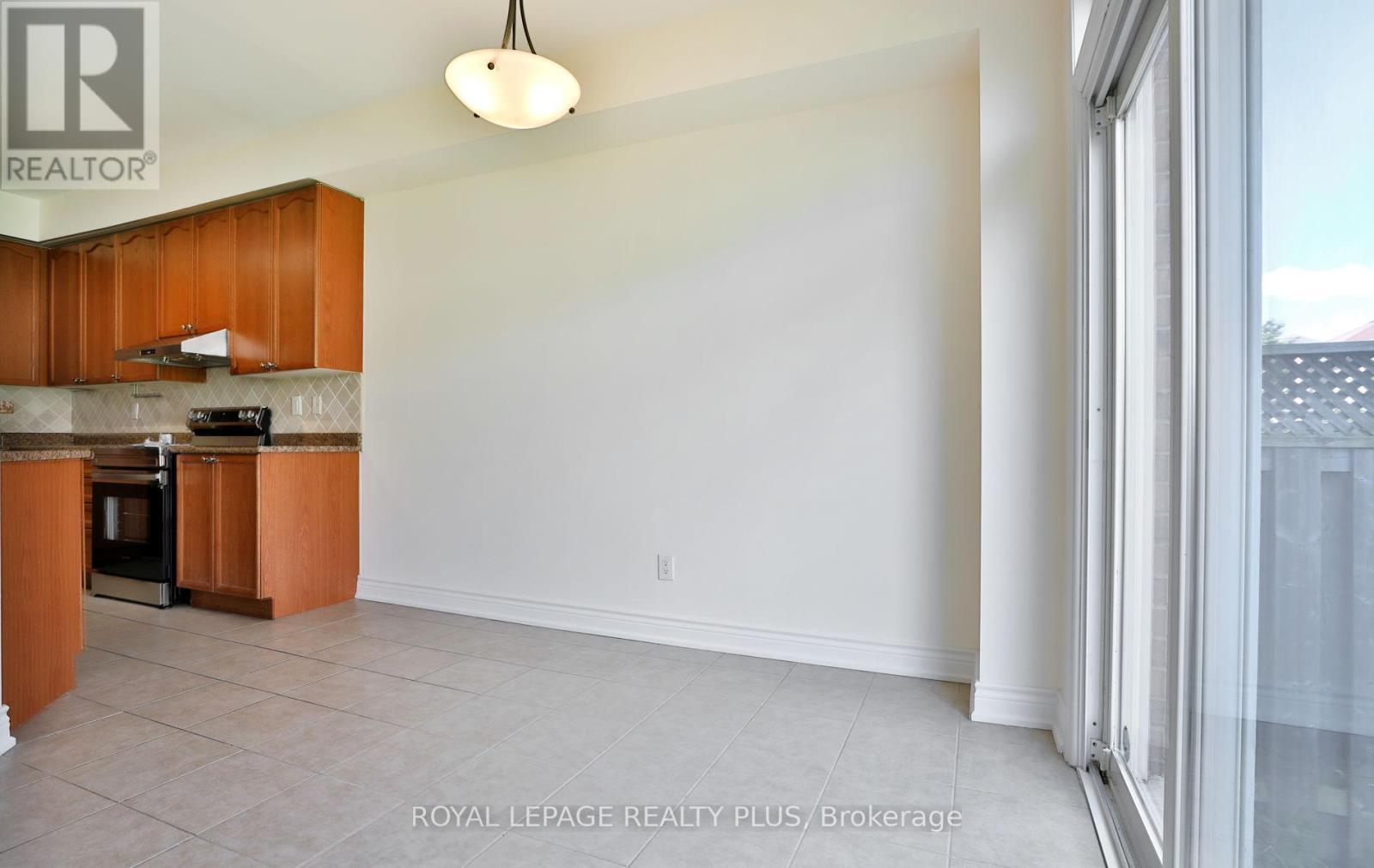 3877 Stardust Drive, Mississauga, ON - Indoor Photo Showing Kitchen