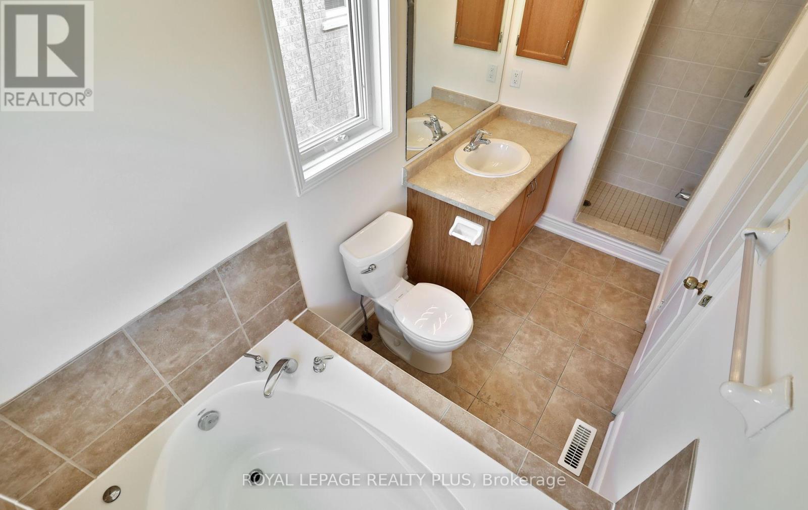 3877 Stardust Drive, Mississauga, ON - Indoor Photo Showing Bathroom