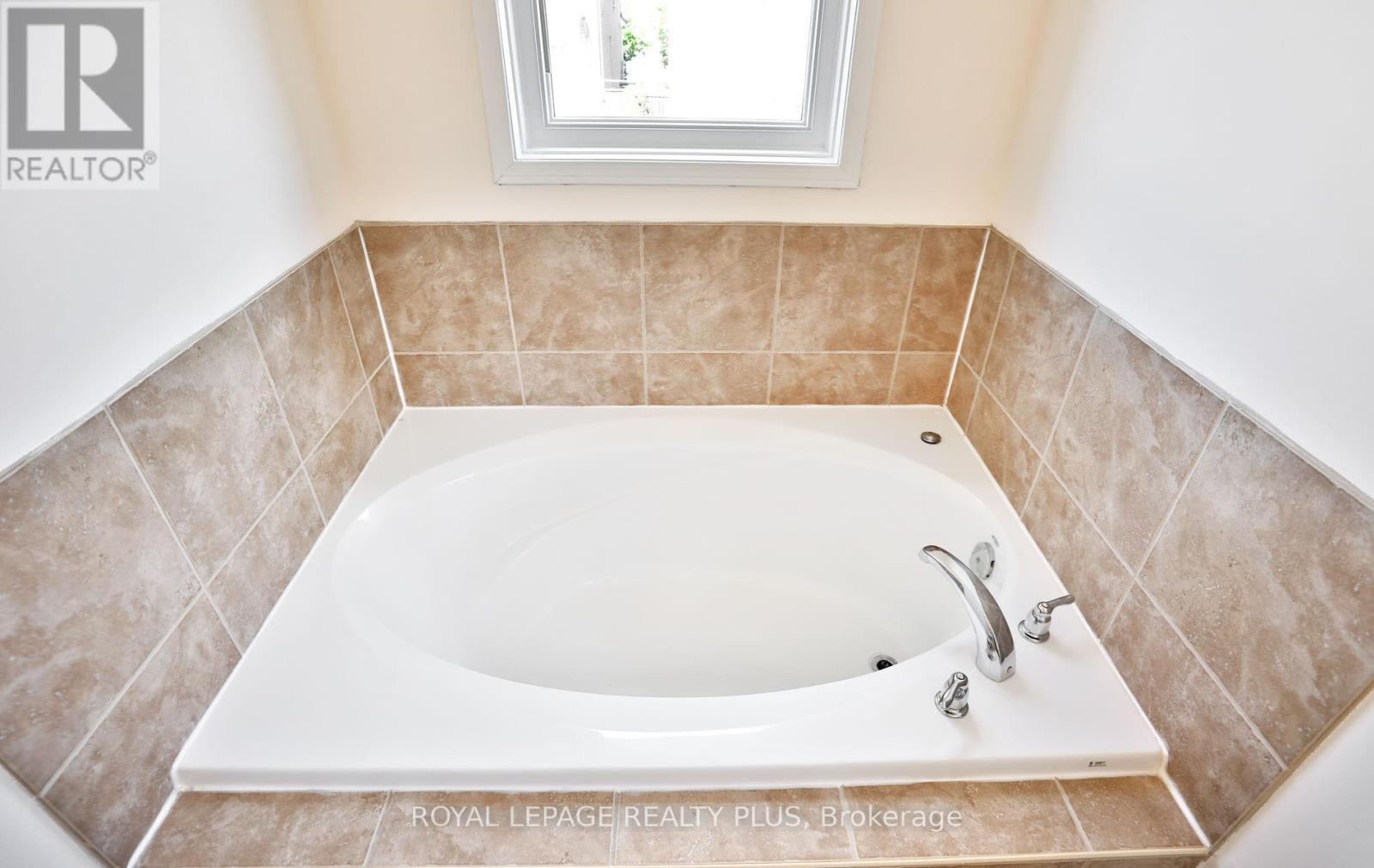 3877 Stardust Drive, Mississauga, ON - Indoor Photo Showing Bathroom