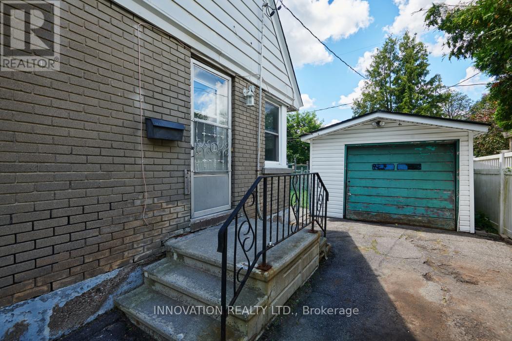1956 Othello Avenue, Ottawa, ON
