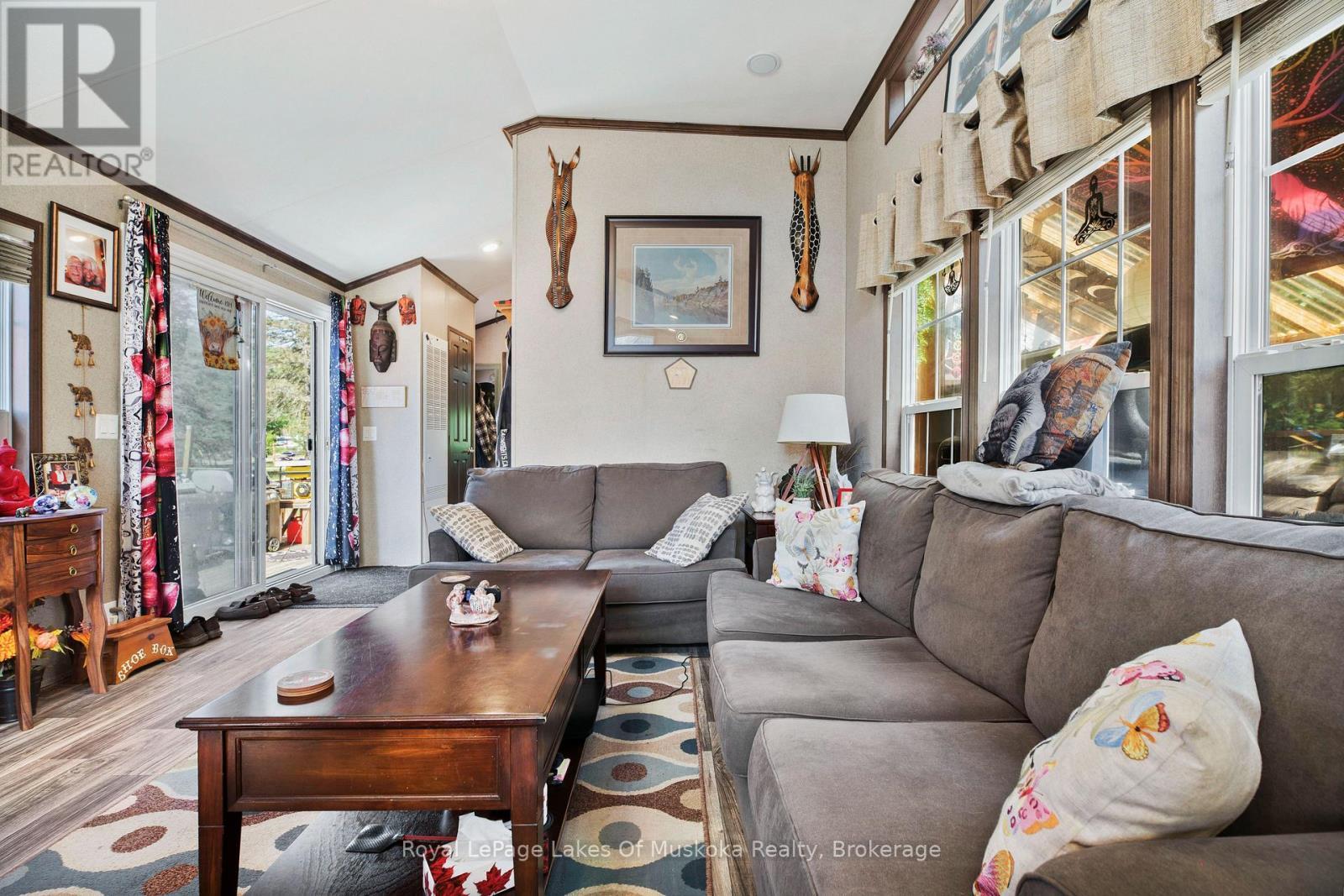 Living room - 5 - 98 North Shore Road, Kearney (Proudfoot), ON