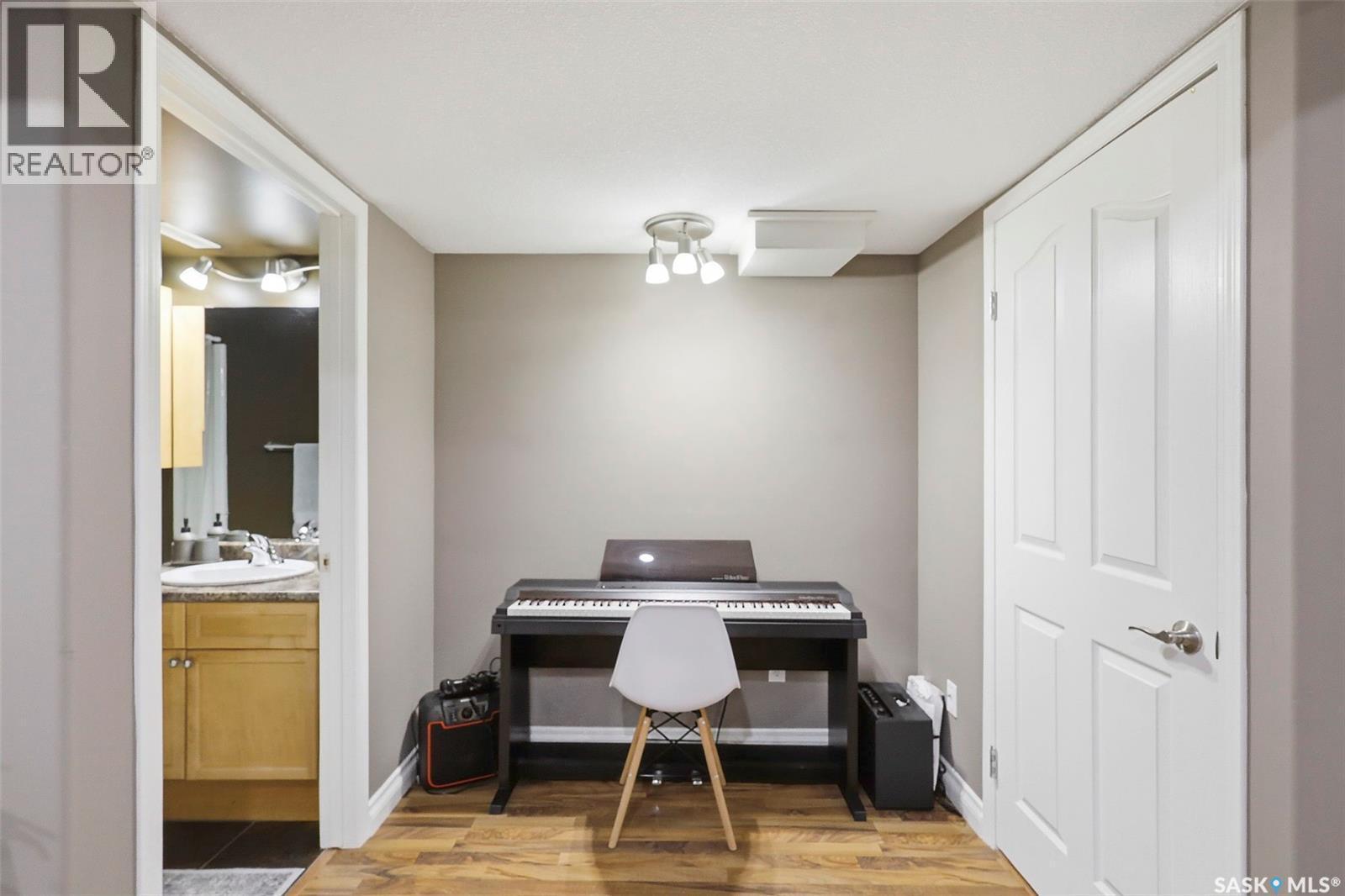 722 Lamarsh Lane, Saskatoon, SK