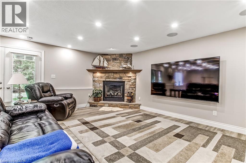 139 Mannheim Crescent, Mannheim, ON - Indoor With Fireplace