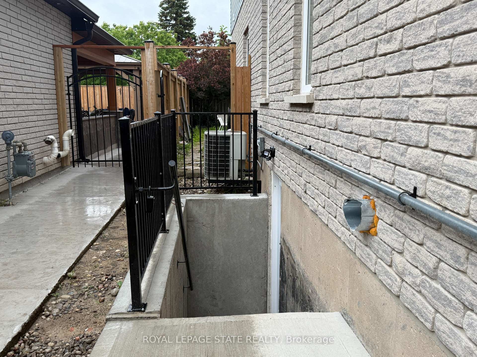 Lower Unit-4 Waterside Drive, Hamilton, ON