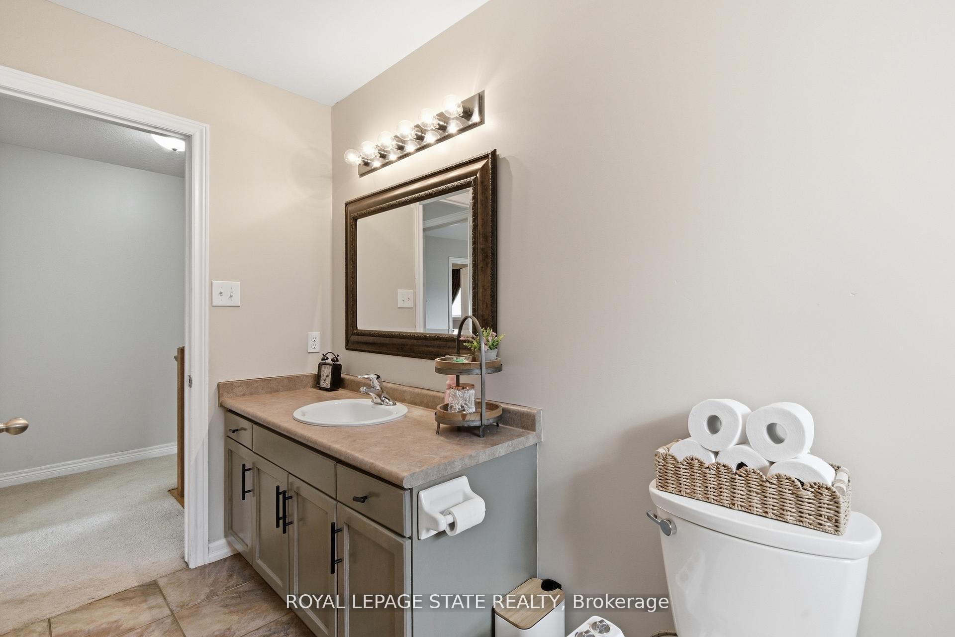 84 Duncairn Crescent, Hamilton, ON - Indoor Photo Showing Bathroom
