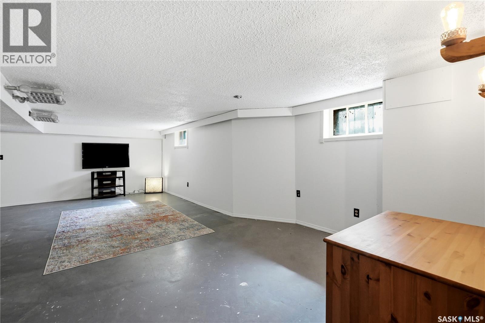606 Bedford Road, Saskatoon, SK