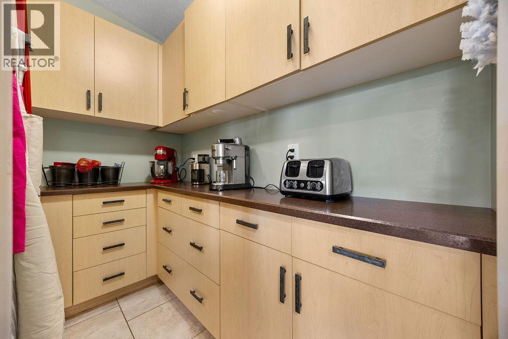 Butlers pantry - 13707 Watson Drive, Coldstream, BC