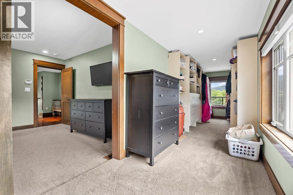 walk in closet - 13707 Watson Drive, Coldstream, BC