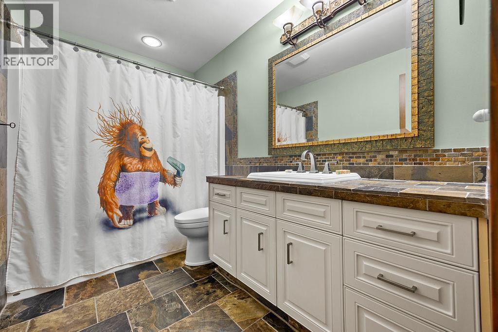 upper 4 pc main bath - 13707 Watson Drive, Coldstream, BC