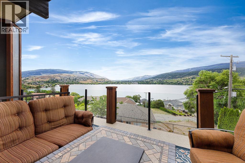 Sundeck overlooking Kal Lake - 13707 Watson Drive, Coldstream, BC