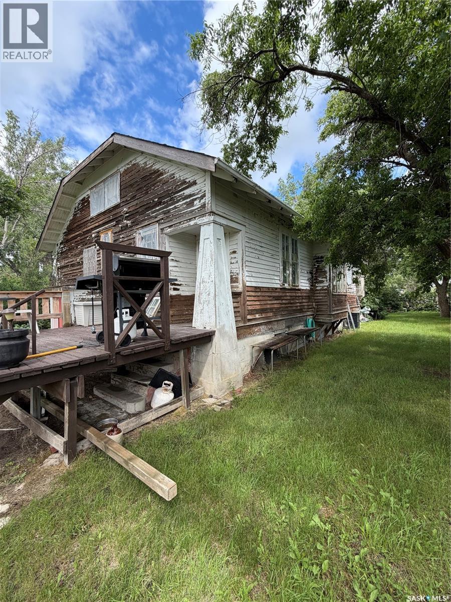 122 Farm Avenue, Gull Lake, SK