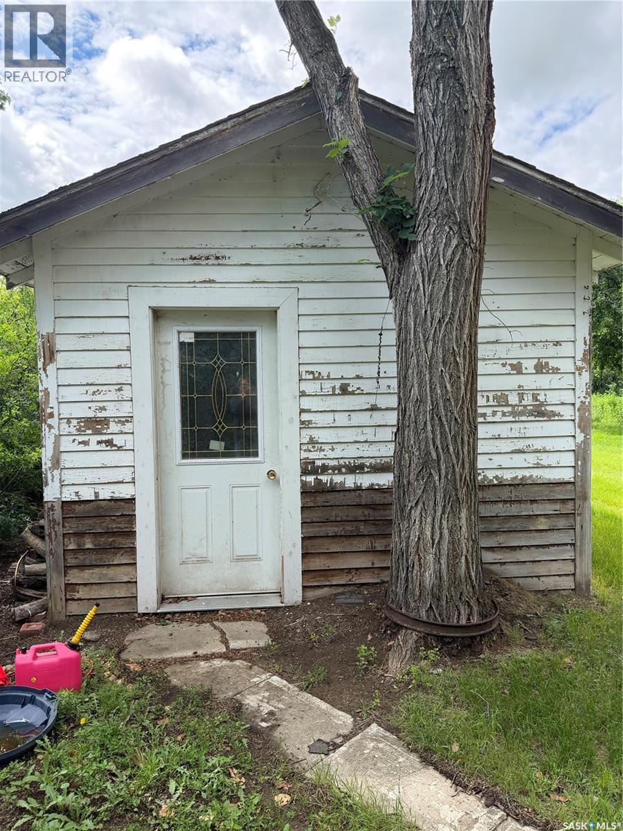 122 Farm Avenue, Gull Lake, SK
