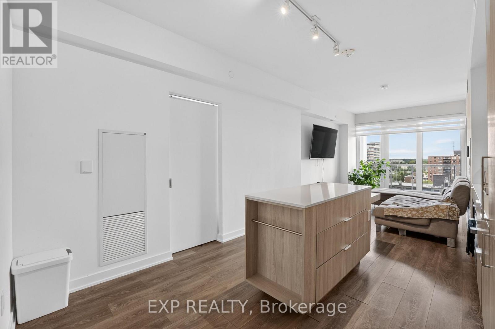1012 - 28 Ann Street, Mississauga, ON