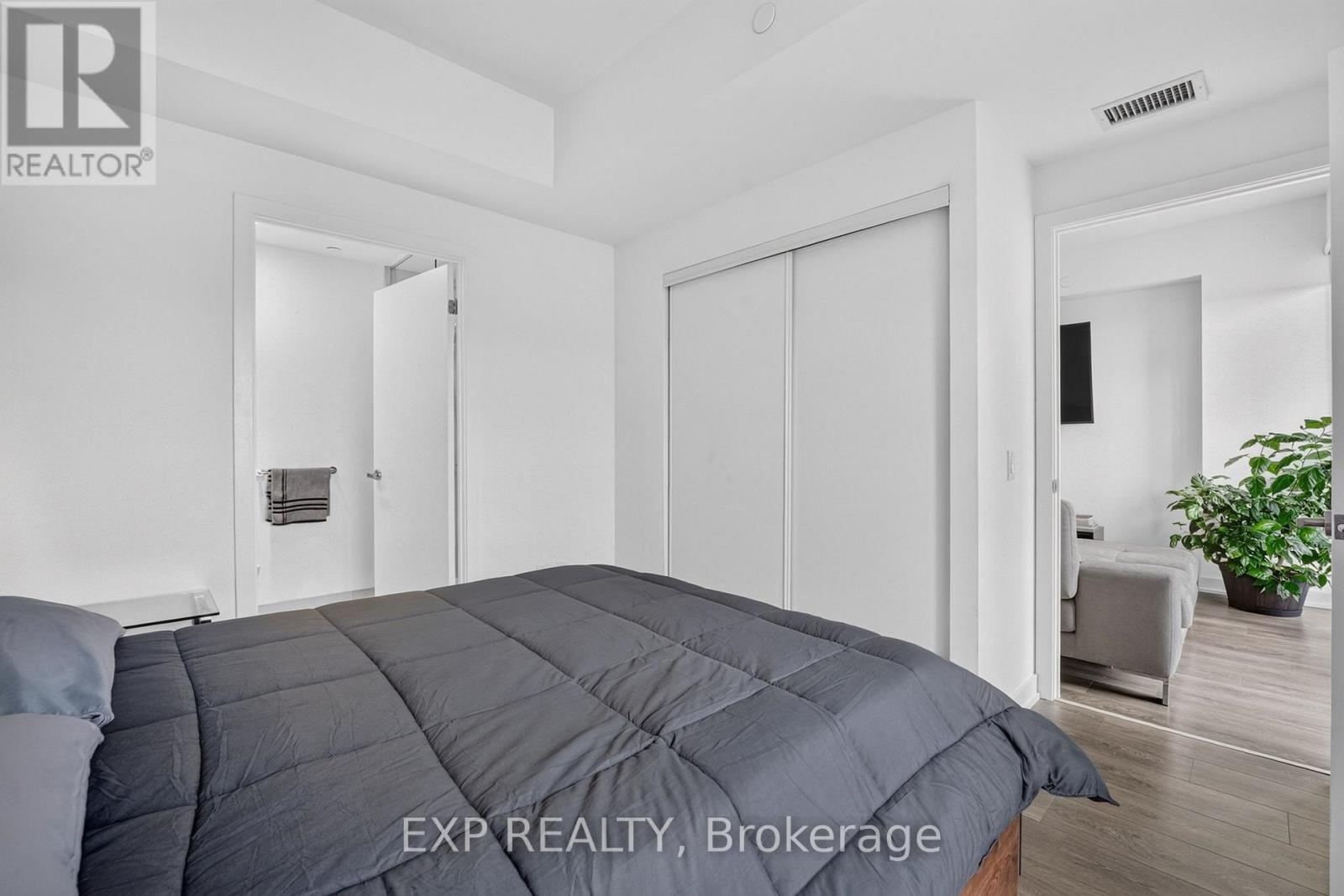 1012 - 28 Ann Street, Mississauga, ON