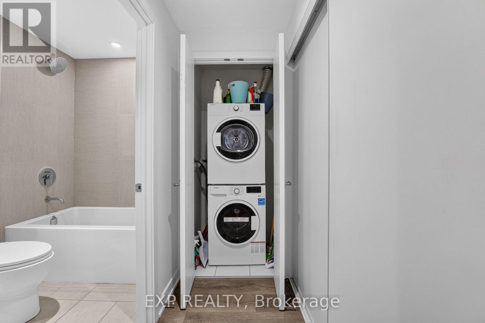 1012 - 28 Ann Street, Mississauga, ON