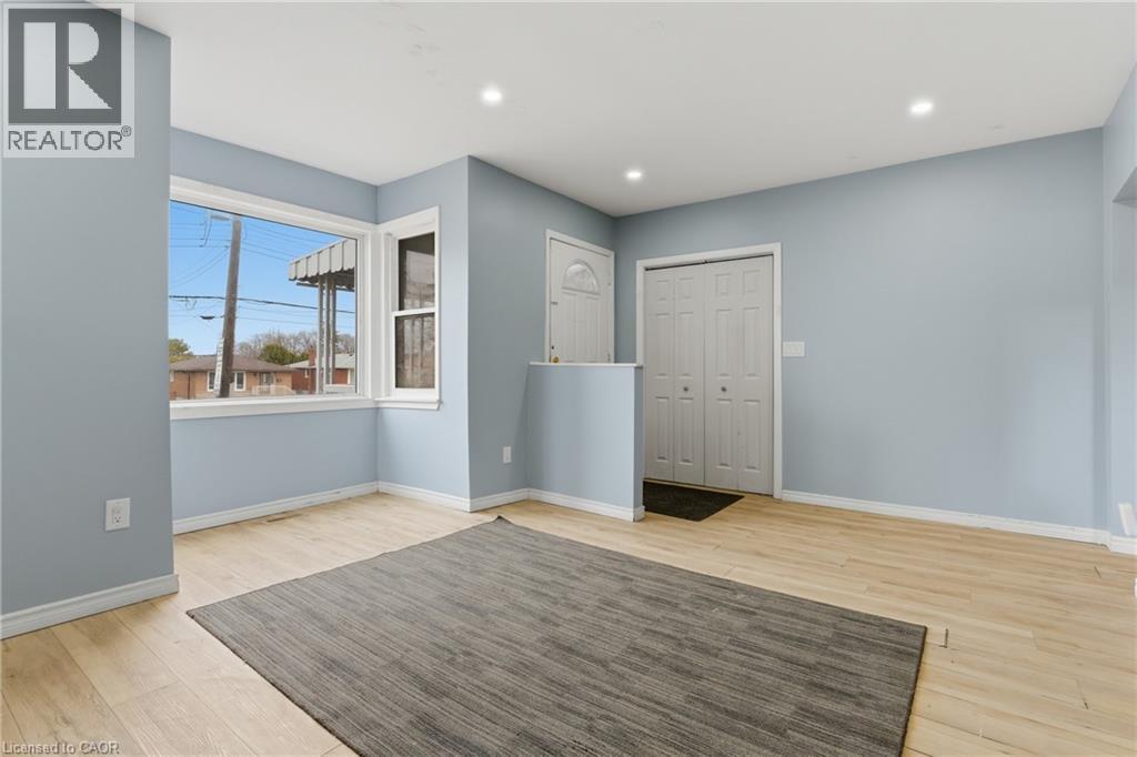 880 Lawrence Road, Hamilton, ON