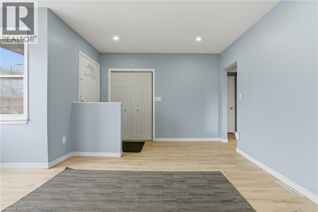 880 Lawrence Road, Hamilton, ON