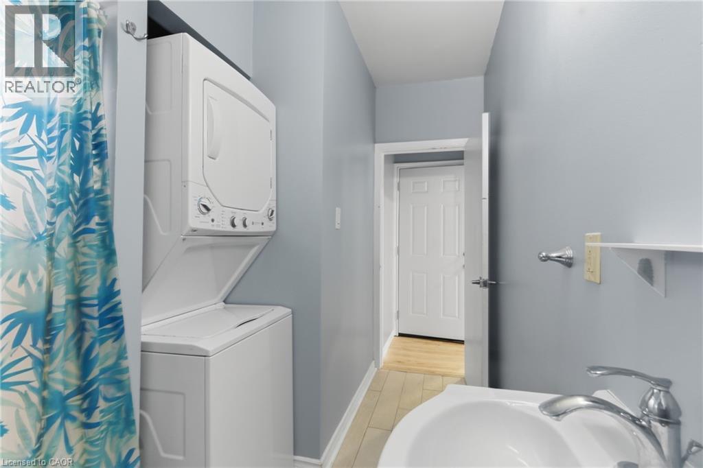 880 Lawrence Road, Hamilton, ON