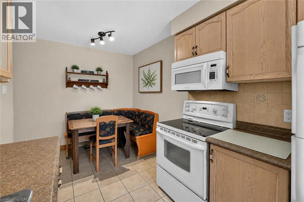 16 Walker Court, Grimsby, ON - Indoor Photo Showing Kitchen