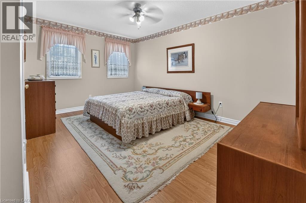16 Walker Court, Grimsby, ON - Indoor Photo Showing Bedroom