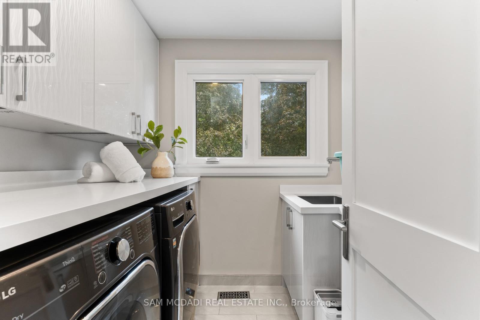 1481 Bunsden Avenue, Mississauga, ON