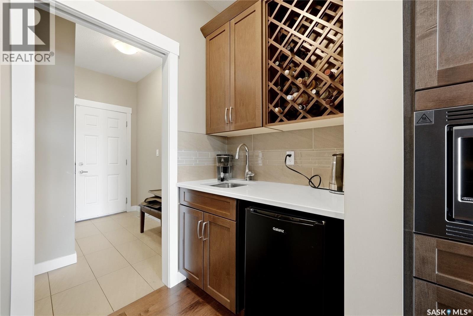 3504 Green Lily Road, Regina, SK - Indoor Photo Showing Kitchen
