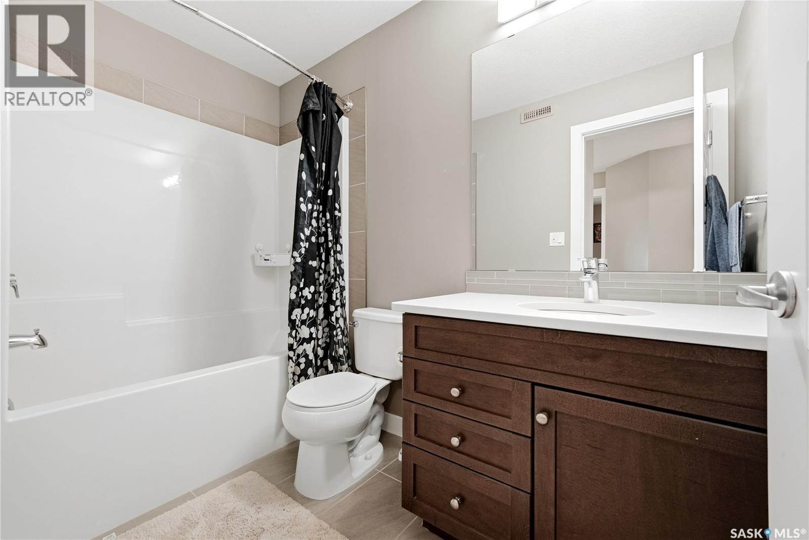 3504 Green Lily Road, Regina, SK - Indoor Photo Showing Bathroom
