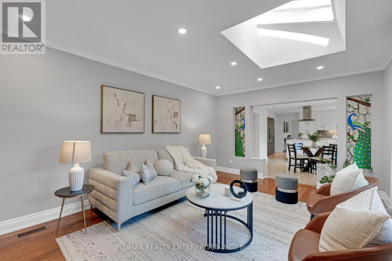 2084 Obeck Crescent, Mississauga, ON - Indoor Photo Showing Living Room