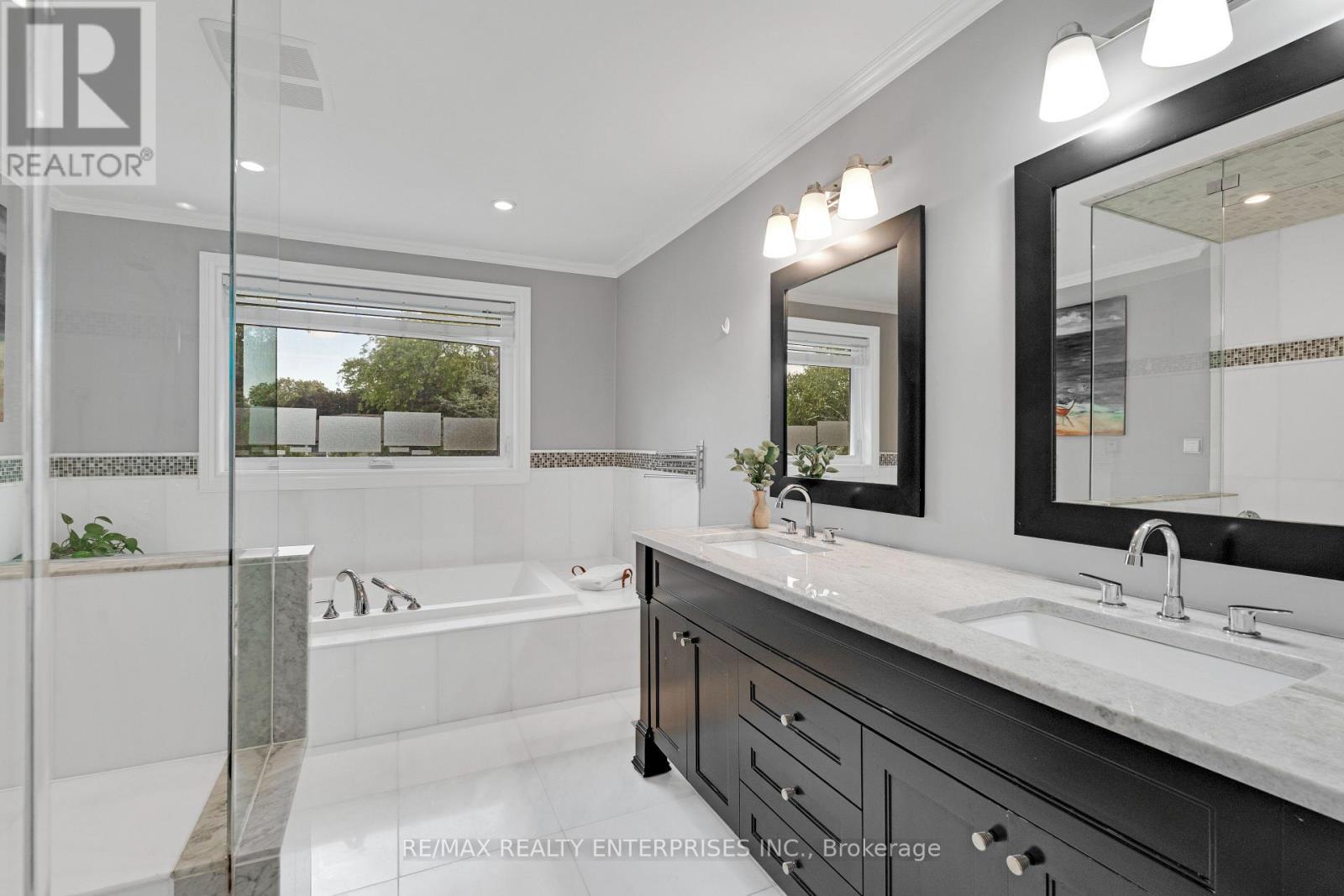 2084 Obeck Crescent, Mississauga, ON - Indoor Photo Showing Bathroom