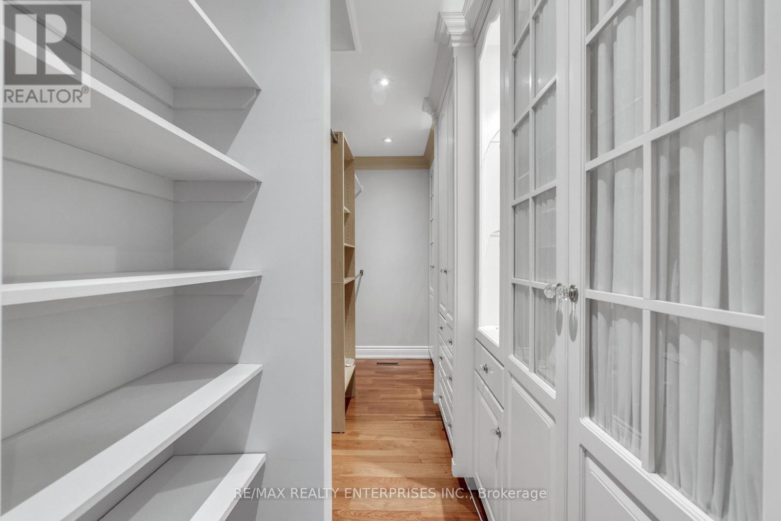 2084 Obeck Crescent, Mississauga, ON - Indoor With Storage